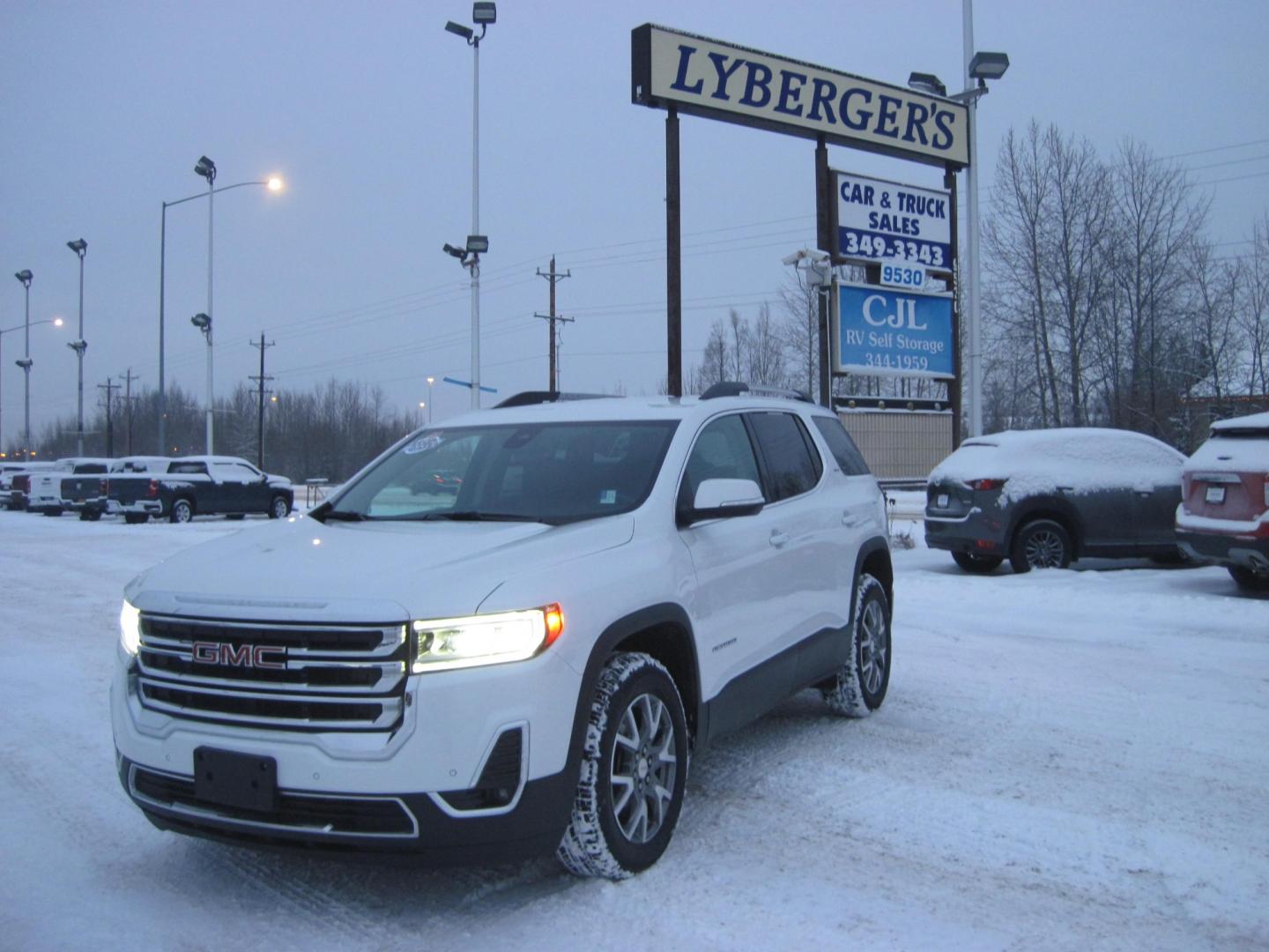 2021 white /black GMC Acadia SLT-1 AWD (1GKKNULS9MZ) with an 3.6L V6 DOHC 24V engine, 6A transmission, located at 9530 Old Seward Highway, Anchorage, AK, 99515, (907) 349-3343, 61.134140, -149.865570 - Nice GMC Acadia SLT AWD come take a test drive. - Photo#0