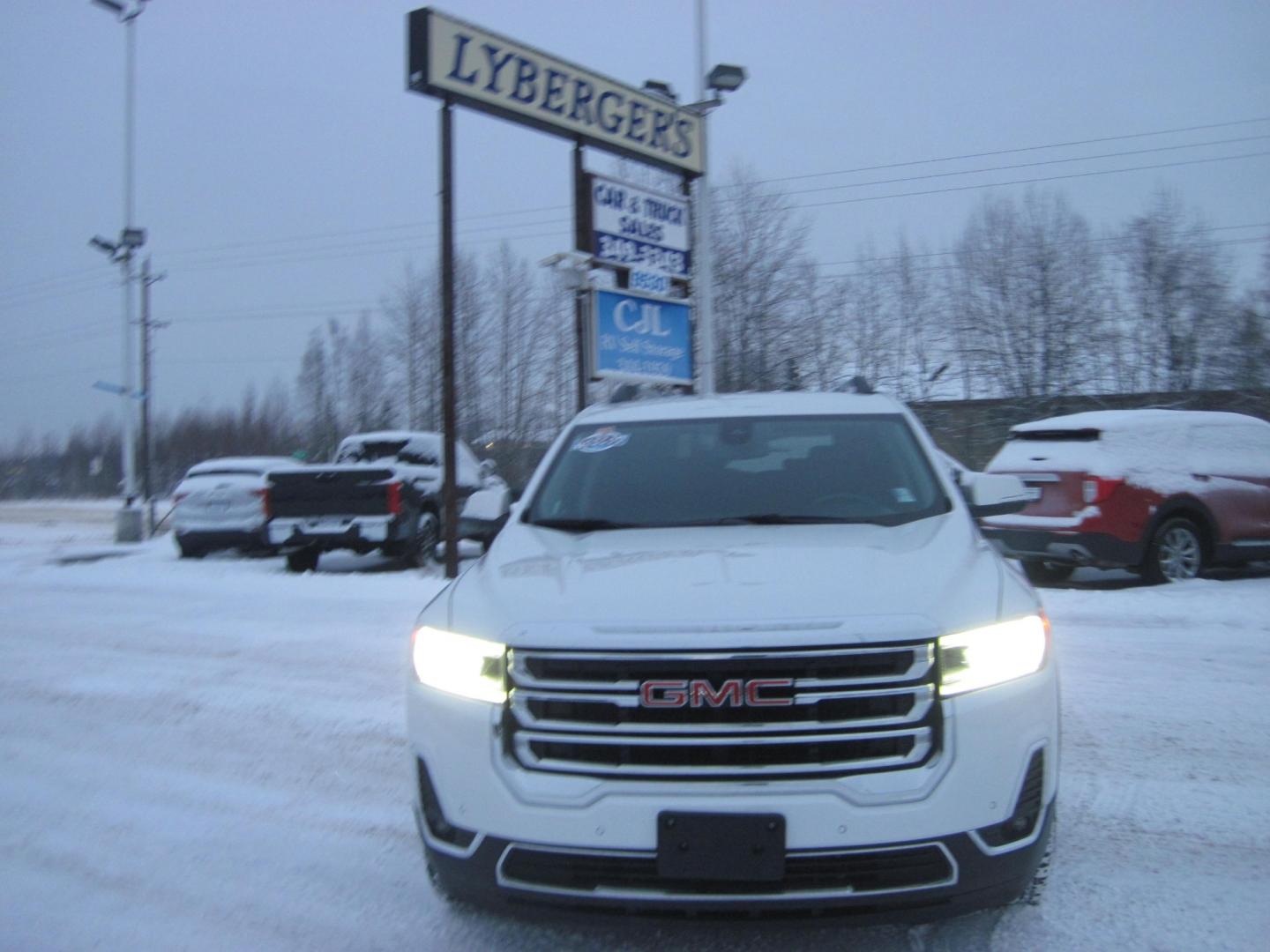 2021 white /black GMC Acadia SLT-1 AWD (1GKKNULS9MZ) with an 3.6L V6 DOHC 24V engine, 6A transmission, located at 9530 Old Seward Highway, Anchorage, AK, 99515, (907) 349-3343, 61.134140, -149.865570 - Nice GMC Acadia SLT AWD come take a test drive. - Photo#1