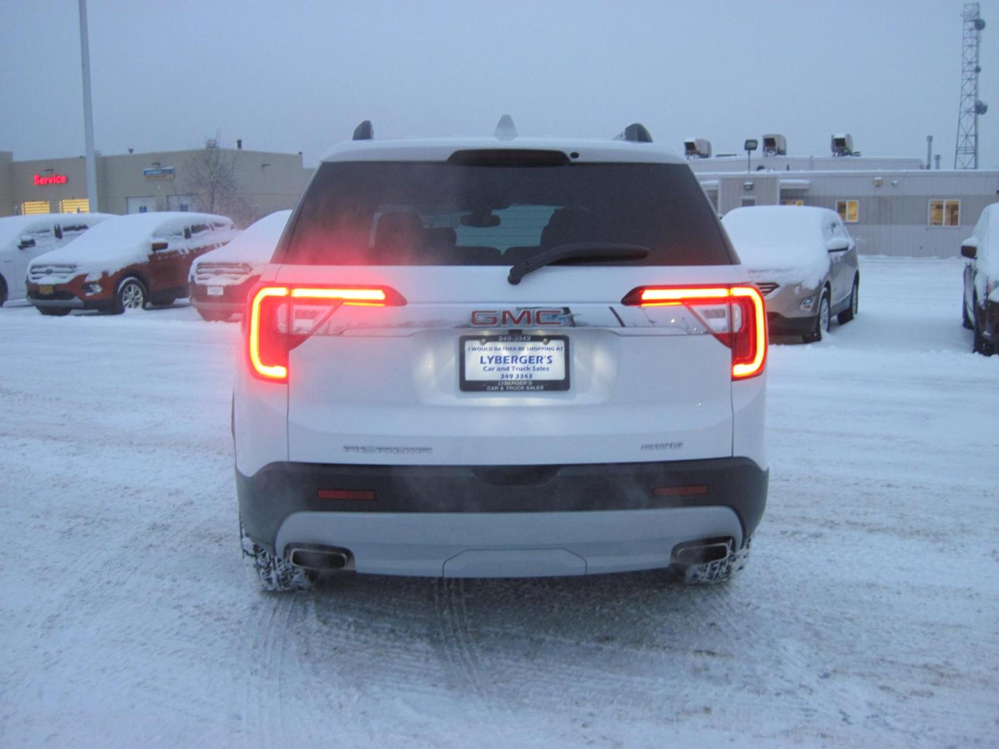 2021 white /black GMC Acadia SLT-1 AWD (1GKKNULS9MZ) with an 3.6L V6 DOHC 24V engine, 6A transmission, located at 9530 Old Seward Highway, Anchorage, AK, 99515, (907) 349-3343, 61.134140, -149.865570 - Nice GMC Acadia SLT AWD come take a test drive. - Photo#3