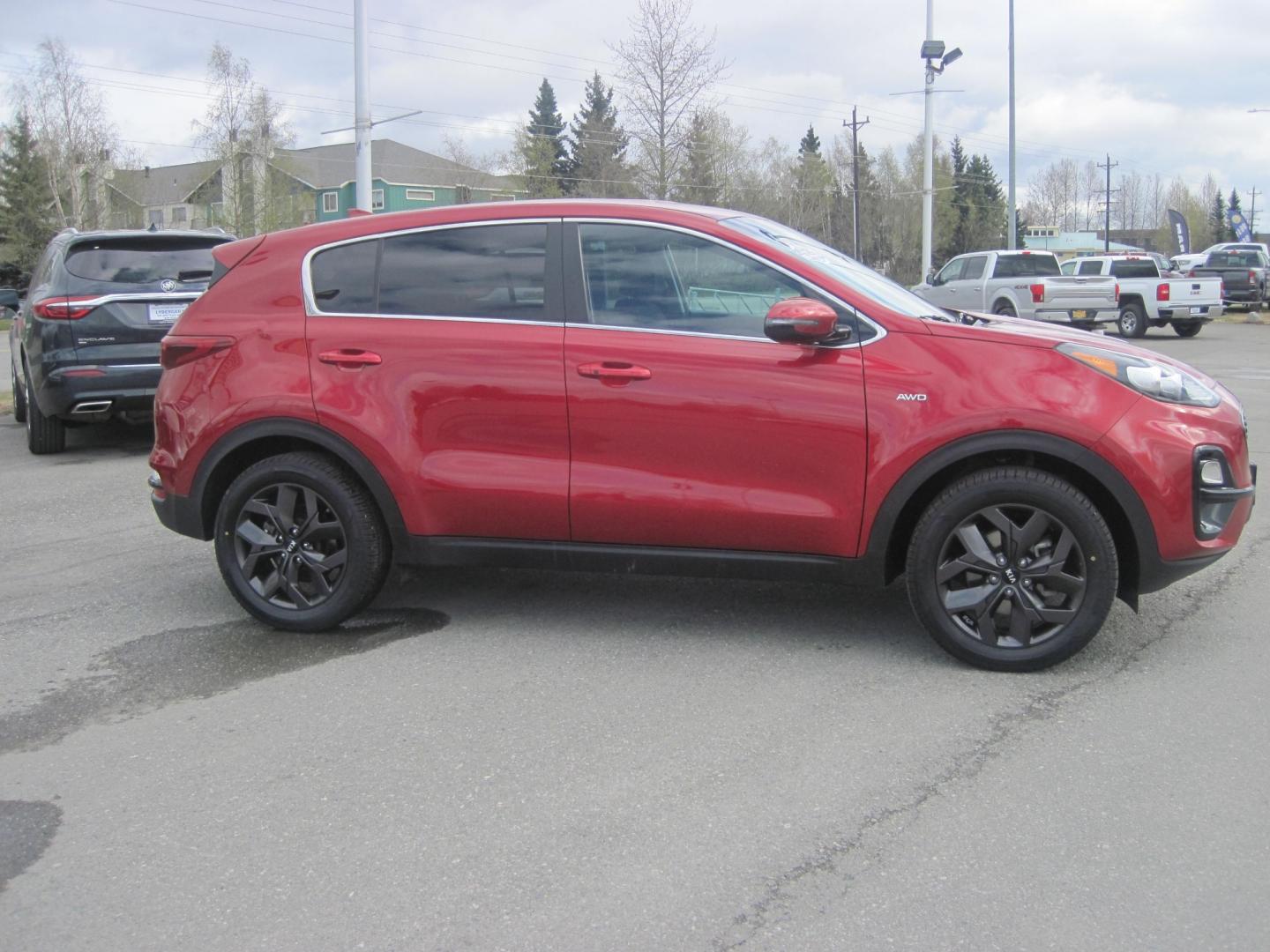 2022 red /black Kia Sportage LX AWD (KNDPMCAC1N7) with an 2.4L V6 DOHC 24V engine, 6A transmission, located at 9530 Old Seward Highway, Anchorage, AK, 99515, (907) 349-3343, 61.134140, -149.865570 - Nice Kia Sportage LX come take a test drive. - Photo#2