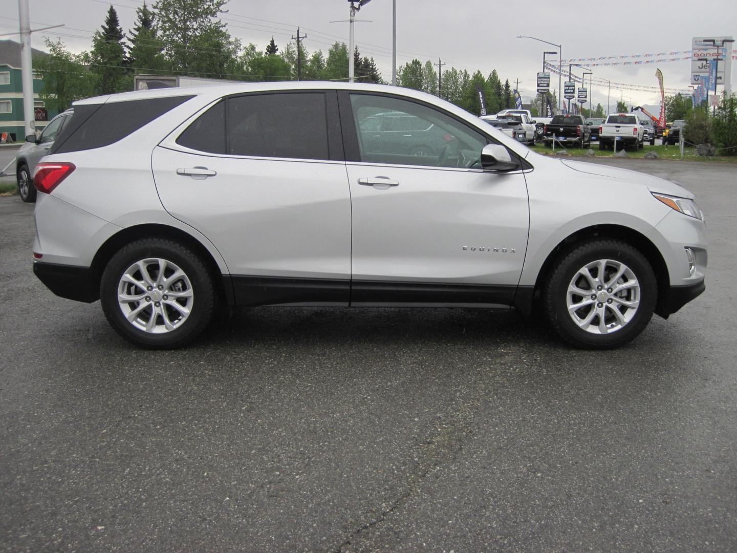 2021 silver /gray Chevrolet Equinox LT AWD (3GNAXTEVXMS) with an 1.5L L4 DOHC 16V TURBO engine, 6A transmission, located at 9530 Old Seward Highway, Anchorage, AK, 99515, (907) 349-3343, 61.134140, -149.865570 - Nice low miles on this Chevrolet Equinox awd - Photo#2