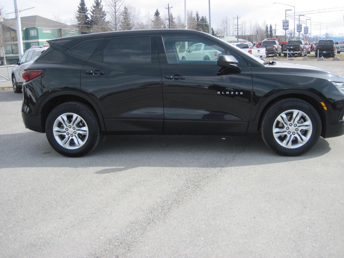 2020 black /black Chevrolet Blazer 3LT AWD (3GNKBHRS9LS) with an 3.6L V6 DOHC 24V engine, 9A transmission, located at 9530 Old Seward Highway, Anchorage, AK, 99515, (907) 349-3343, 61.134140, -149.865570 - Photo#2