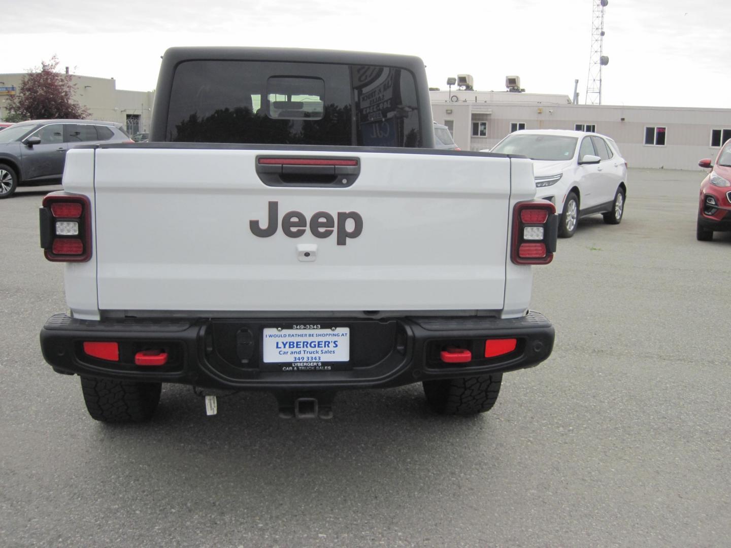 2020 white /black Jeep Gladiator Rubicon (1C6JJTBG1LL) with an 3.6L V6 DOHC 24V engine, 6M transmission, located at 9530 Old Seward Highway, Anchorage, AK, 99515, (907) 349-3343, 61.134140, -149.865570 - Nice Jeep Gladiator Rubicon, Leather seats, Navigation come take a test drive. - Photo#3