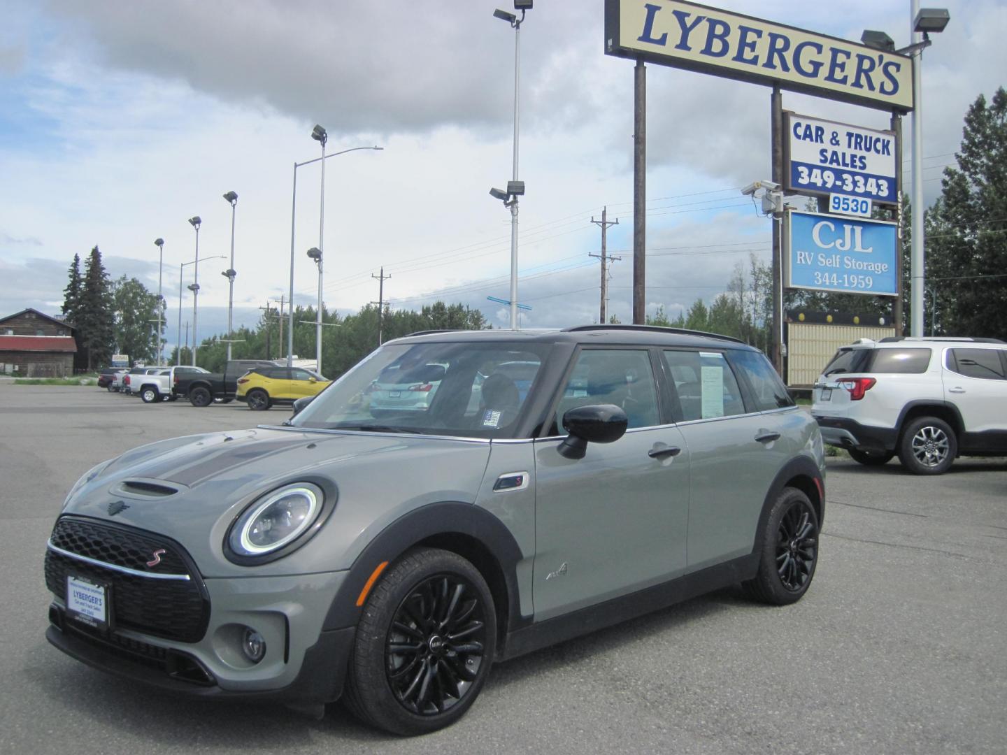 2022 gray /black Mini Clubman Cooper S ALL4 (WMWXJ1C04N2) with an 2.0L L4 DOHC 16V TURBO engine, located at 9530 Old Seward Highway, Anchorage, AK, 99515, (907) 349-3343, 61.134140, -149.865570 - Nice Mini Clubman Cooper S ALL 4, sun roof, leather, navigation, come take a test drive. - Photo#0