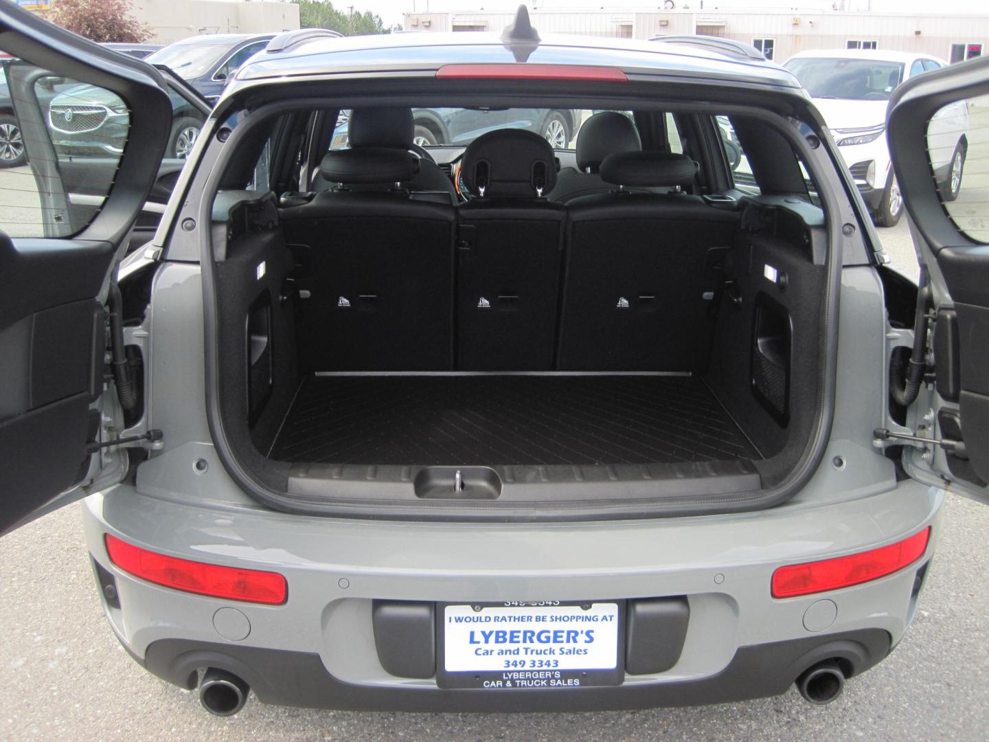 2022 gray /black Mini Clubman Cooper S ALL4 (WMWXJ1C04N2) with an 2.0L L4 DOHC 16V TURBO engine, located at 9530 Old Seward Highway, Anchorage, AK, 99515, (907) 349-3343, 61.134140, -149.865570 - Nice Mini Clubman Cooper S ALL 4, sun roof, leather, navigation, come take a test drive. - Photo#4