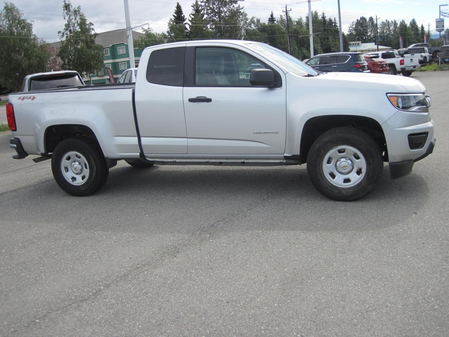 2015 silver /gray Chevrolet Colorado WT Ext. Cab 4WD (1GCHTAEAXF1) with an 2.5L L4 DOHC 16V GAS engine, 6-Speed Automatic transmission, located at 9530 Old Seward Highway, Anchorage, AK, 99515, (907) 349-3343, 61.134140, -149.865570 - Photo#2