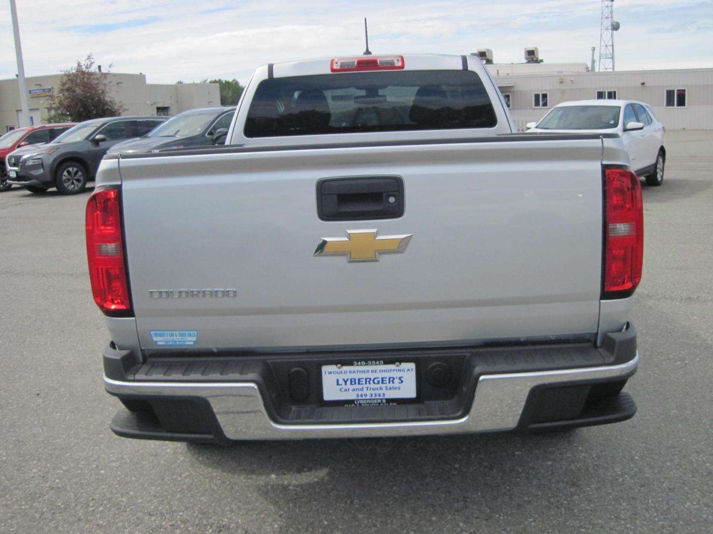 2015 silver /gray Chevrolet Colorado WT Ext. Cab 4WD (1GCHTAEAXF1) with an 2.5L L4 DOHC 16V GAS engine, 6-Speed Automatic transmission, located at 9530 Old Seward Highway, Anchorage, AK, 99515, (907) 349-3343, 61.134140, -149.865570 - Photo#3