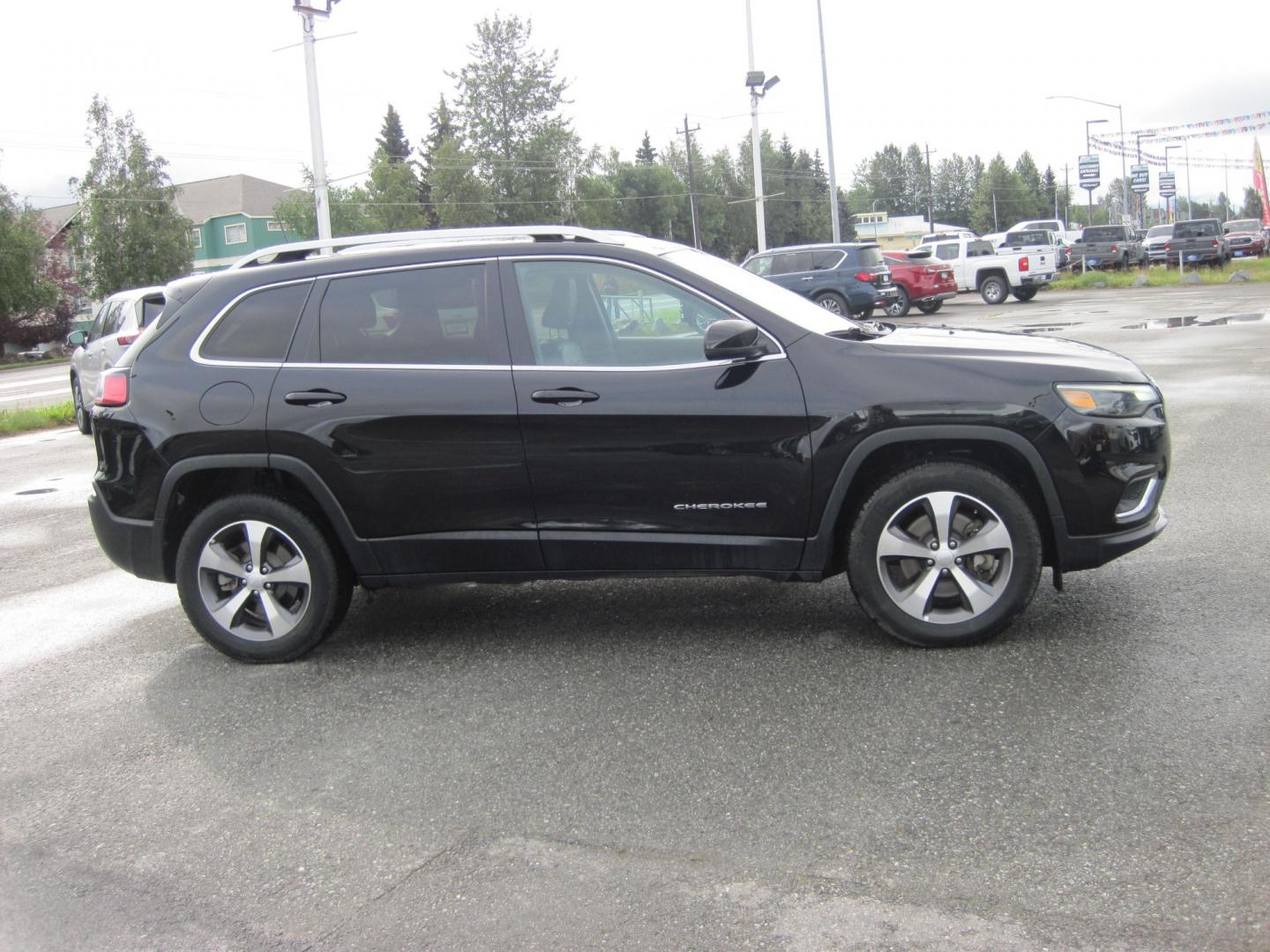 2020 black /black Jeep Cherokee Limited AWD (1C4PJMDX5LD) with an 3.6L V6 DOHC 24V engine, 9-Speed Automatic transmission, located at 9530 Old Seward Highway, Anchorage, AK, 99515, (907) 349-3343, 61.134140, -149.865570 - Photo#2