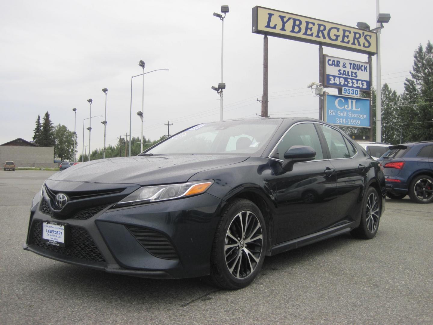 2020 black /black Toyota Camry SE (4T1G11AK9LU) with an 2.5L L4 DOHC 16V engine, located at 9530 Old Seward Highway, Anchorage, AK, 99515, (907) 349-3343, 61.134140, -149.865570 - Nice Toyota Camry SE come take a test drive. - Photo#0