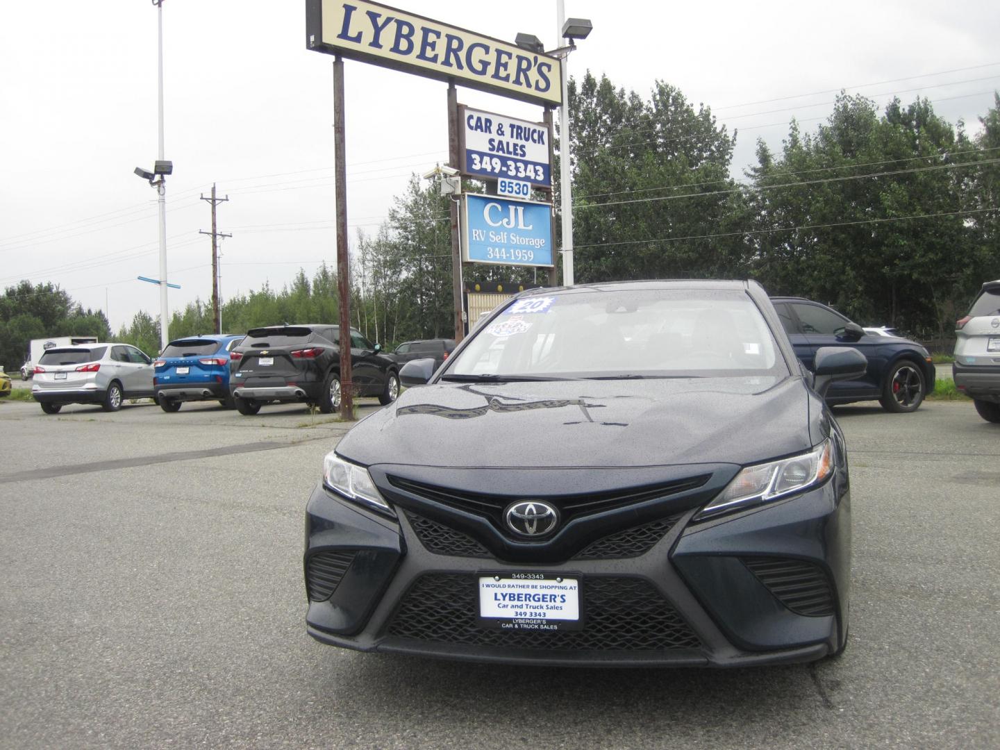 2020 black /black Toyota Camry SE (4T1G11AK9LU) with an 2.5L L4 DOHC 16V engine, located at 9530 Old Seward Highway, Anchorage, AK, 99515, (907) 349-3343, 61.134140, -149.865570 - Nice Toyota Camry SE come take a test drive. - Photo#1