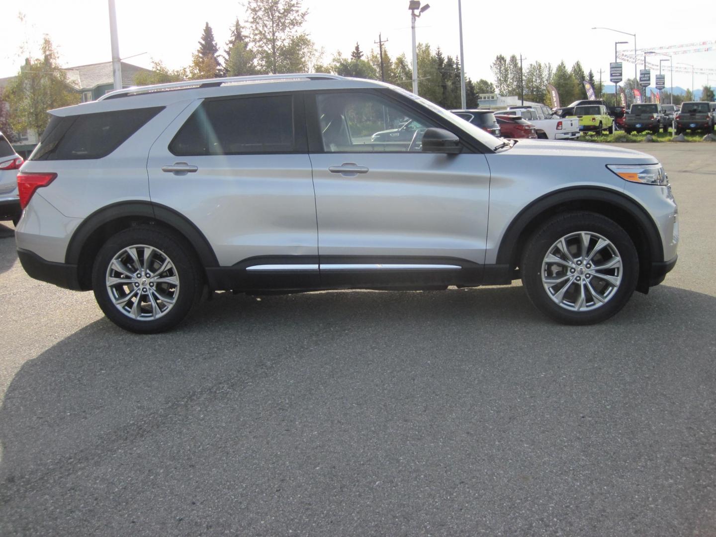 2022 silver /black Ford Explorer Limited AWD (1FMSK8FH3NG) with an 2.3L L4 DOHC 16V engine, 10A transmission, located at 9530 Old Seward Highway, Anchorage, AK, 99515, (907) 349-3343, 61.134140, -149.865570 - Nice Ford Explorer Limited AWD come take a test drive - Photo#3