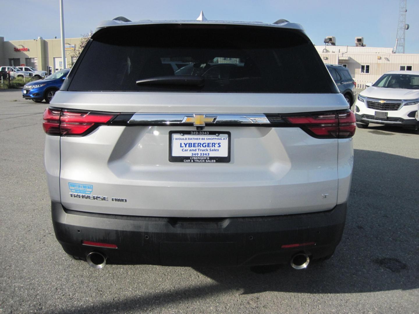 2022 silver /black Chevrolet Traverse LT Cloth AWD (1GNEVGKW4NJ) with an 3.6L V6 DOHC 24V engine, 9A transmission, located at 9530 Old Seward Highway, Anchorage, AK, 99515, (907) 349-3343, 61.134140, -149.865570 - Nice Chevrolet Traverse LT AWD come take a test drive. - Photo#3