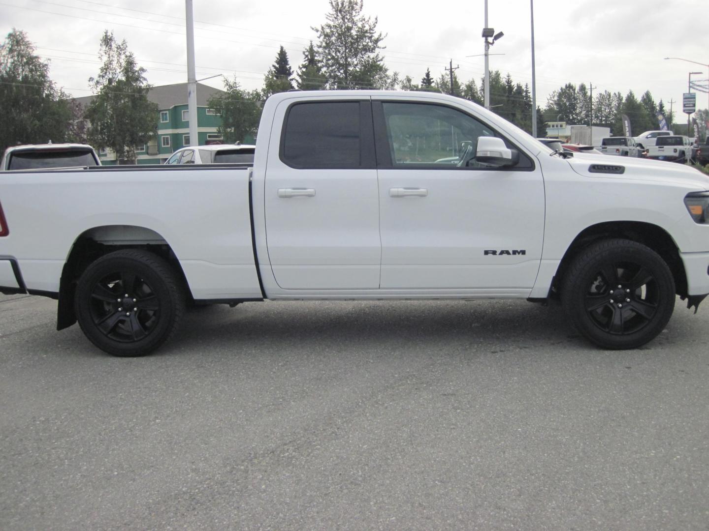 2020 white /black RAM 1500 Big Horn Quad Cab 4WD (1C6SRFBT8LN) with an 3.6L V6 FFV engine, 8A transmission, located at 9530 Old Seward Highway, Anchorage, AK, 99515, (907) 349-3343, 61.134140, -149.865570 - NICE RAM 1500 4WD COME TAKE A TEST DRIVE - Photo#2