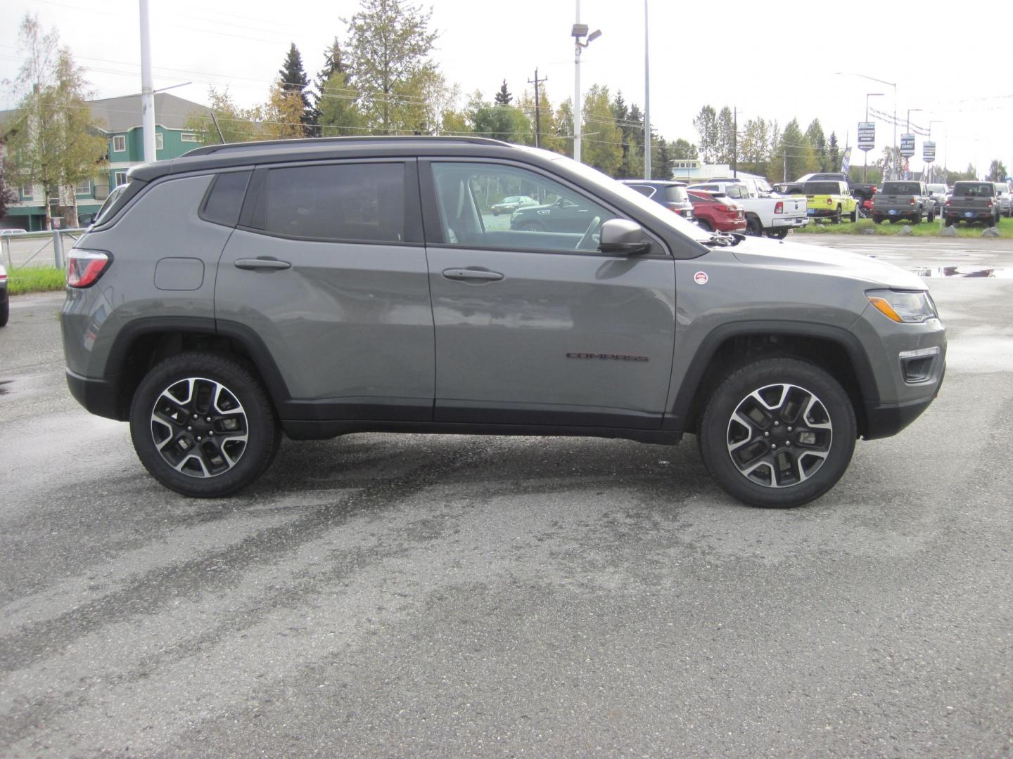 2020 gray /black Jeep Compass Trailhawk 4WD (3C4NJDDB7LT) with an 2.4L L4 DOHC 16V engine, 9A transmission, located at 9530 Old Seward Highway, Anchorage, AK, 99515, (907) 349-3343, 61.134140, -149.865570 - Nice Jeep Compass Trailhawk 4WD come take a test drive. - Photo#2