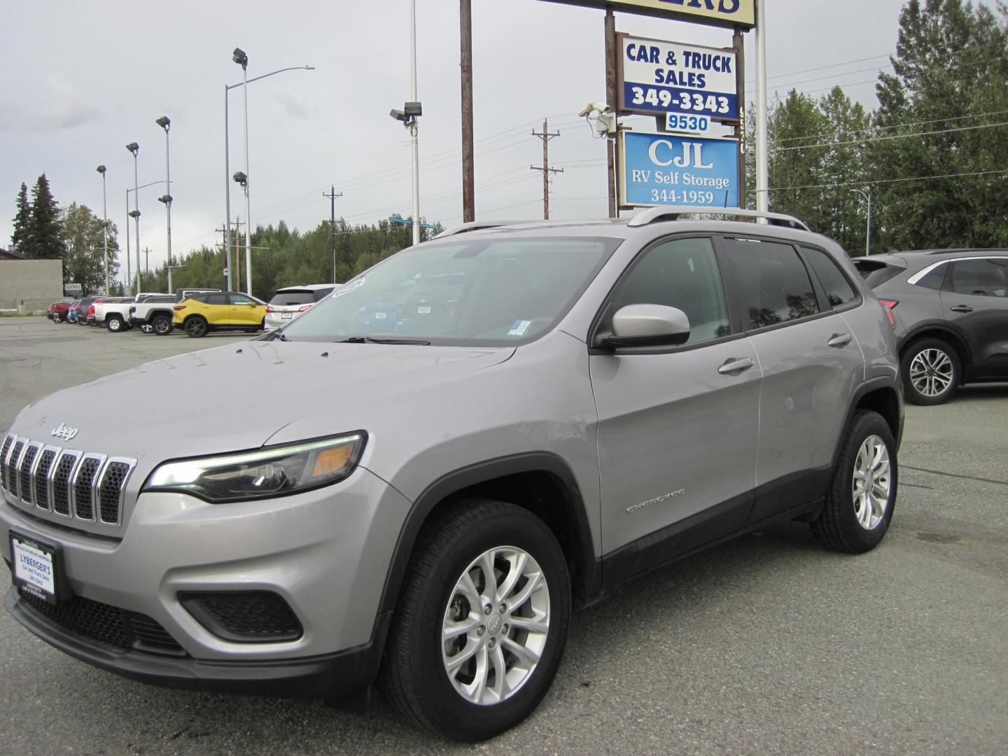 2020 silver /black Jeep Cherokee Latitude 4WD (1C4PJMCBXLD) with an 2.4L L4 DOHC 16V engine, 9A transmission, located at 9530 Old Seward Highway, Anchorage, AK, 99515, (907) 349-3343, 61.134140, -149.865570 - Nice Jeep Cherokee Latitude AWD come take a test drive - Photo#0