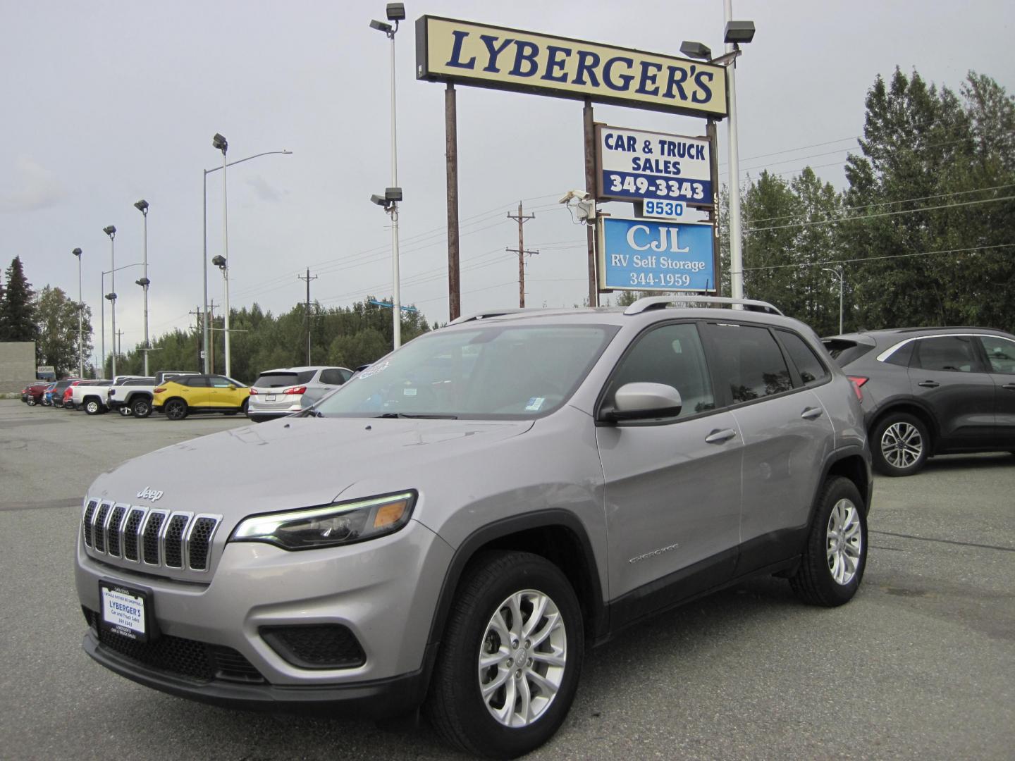 2020 silver /black Jeep Cherokee Latitude 4WD (1C4PJMCBXLD) with an 2.4L L4 DOHC 16V engine, 9A transmission, located at 9530 Old Seward Highway, Anchorage, AK, 99515, (907) 349-3343, 61.134140, -149.865570 - Nice Jeep Cherokee Latitude AWD come take a test drive - Photo#1