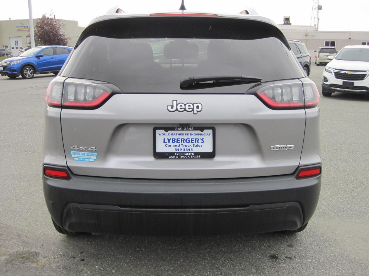 2020 silver /black Jeep Cherokee Latitude 4WD (1C4PJMCBXLD) with an 2.4L L4 DOHC 16V engine, 9A transmission, located at 9530 Old Seward Highway, Anchorage, AK, 99515, (907) 349-3343, 61.134140, -149.865570 - Nice Jeep Cherokee Latitude AWD come take a test drive - Photo#4