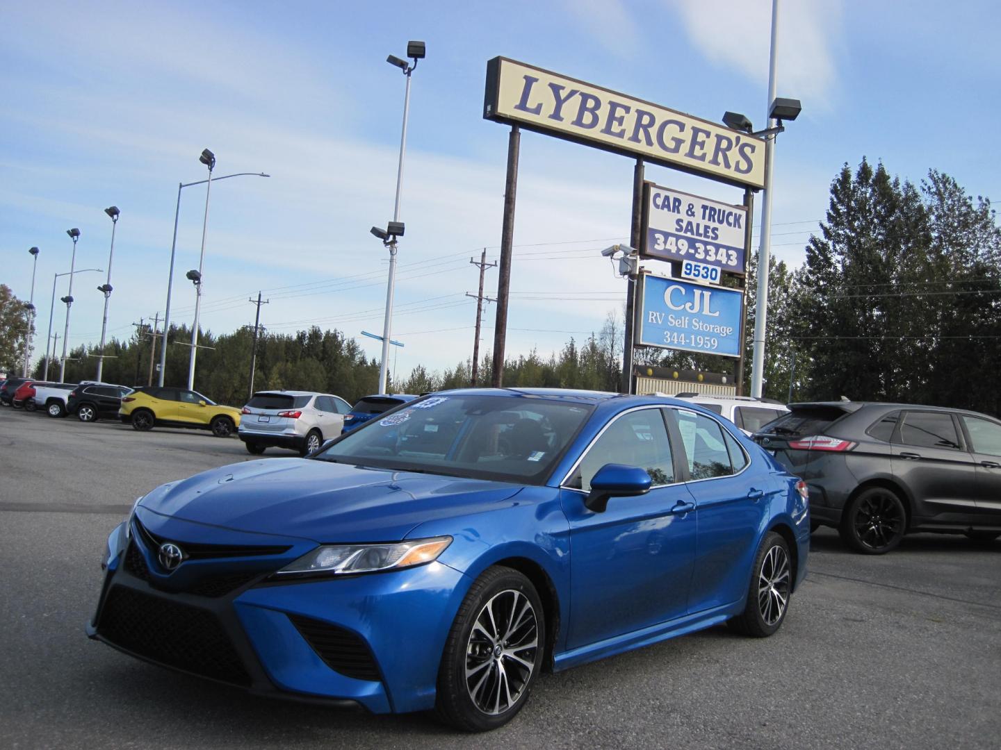 2019 blue /black Toyota Camry SE (4T1B11HK0KU) with an 2.5L L4 DOHC 16V engine, 8A transmission, located at 9530 Old Seward Highway, Anchorage, AK, 99515, (907) 349-3343, 61.134140, -149.865570 - Nice Toyota Camry SE come take a test drive - Photo#0