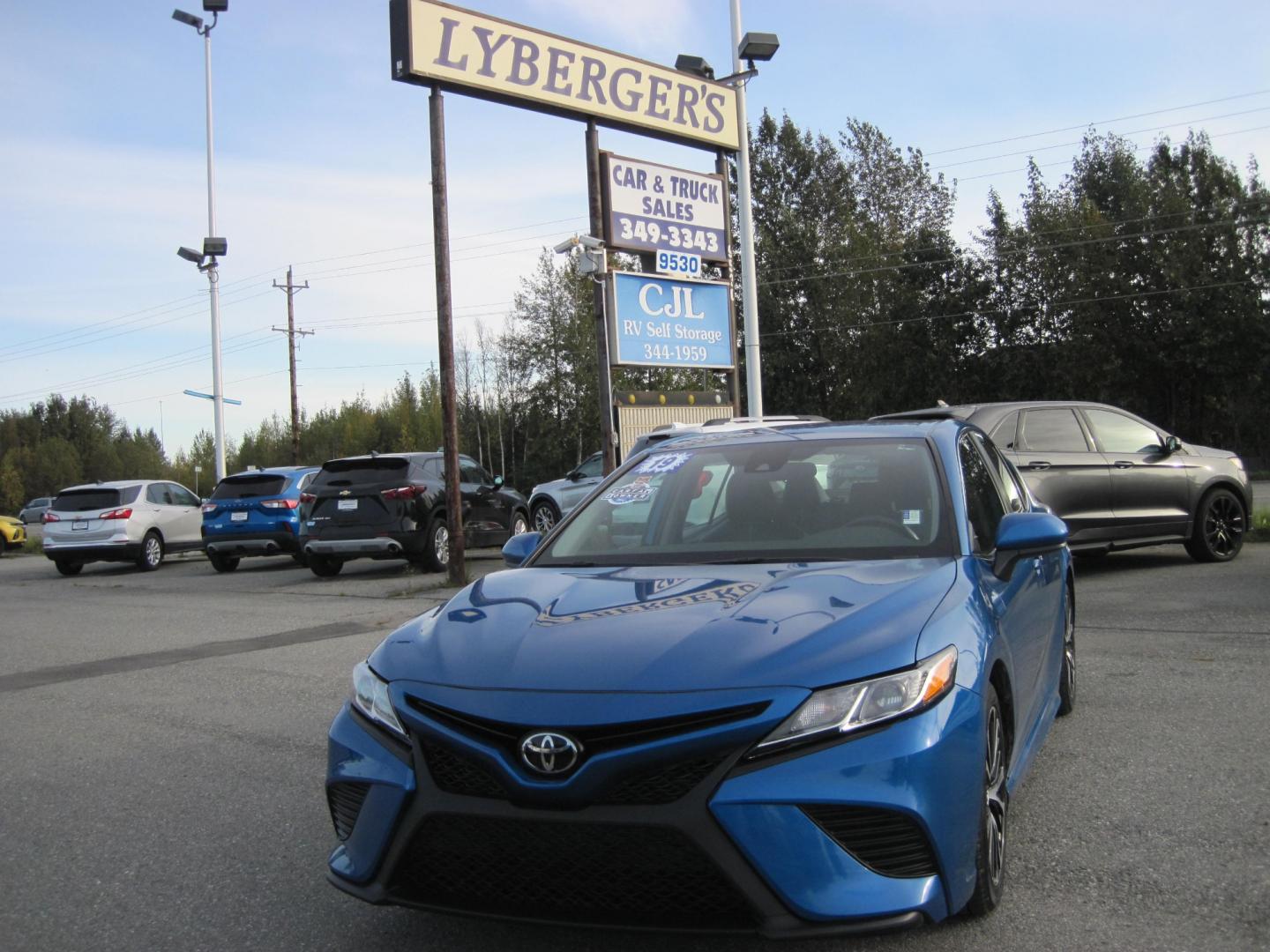 2019 blue /black Toyota Camry SE (4T1B11HK0KU) with an 2.5L L4 DOHC 16V engine, 8A transmission, located at 9530 Old Seward Highway, Anchorage, AK, 99515, (907) 349-3343, 61.134140, -149.865570 - Nice Toyota Camry SE come take a test drive - Photo#1