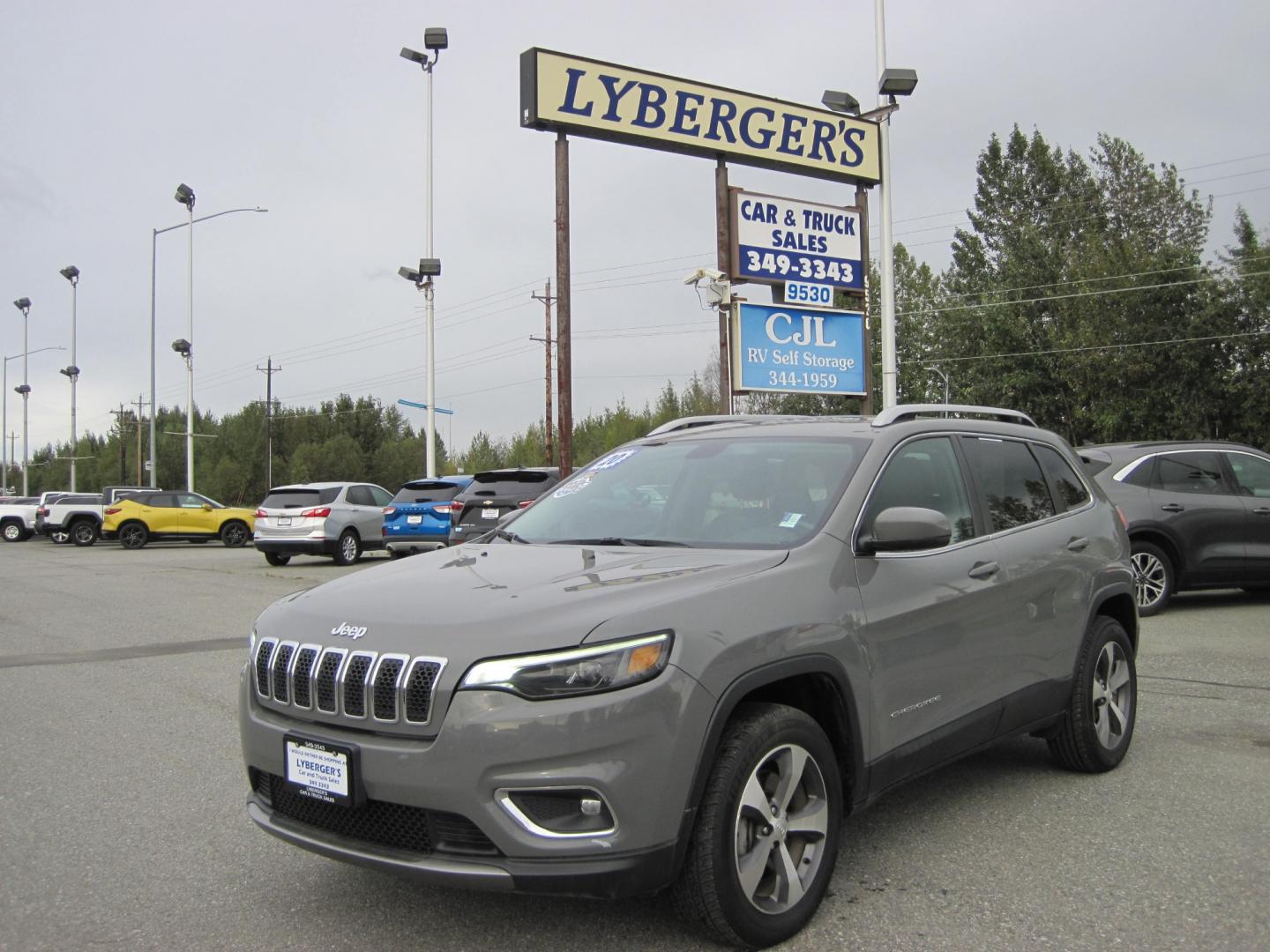 2020 gray /black Jeep Cherokee Limited 4WD (1C4PJMDX9LD) with an 3.2L V6 DOHC 24V engine, 9A transmission, located at 9530 Old Seward Highway, Anchorage, AK, 99515, (907) 349-3343, 61.134140, -149.865570 - Photo#0