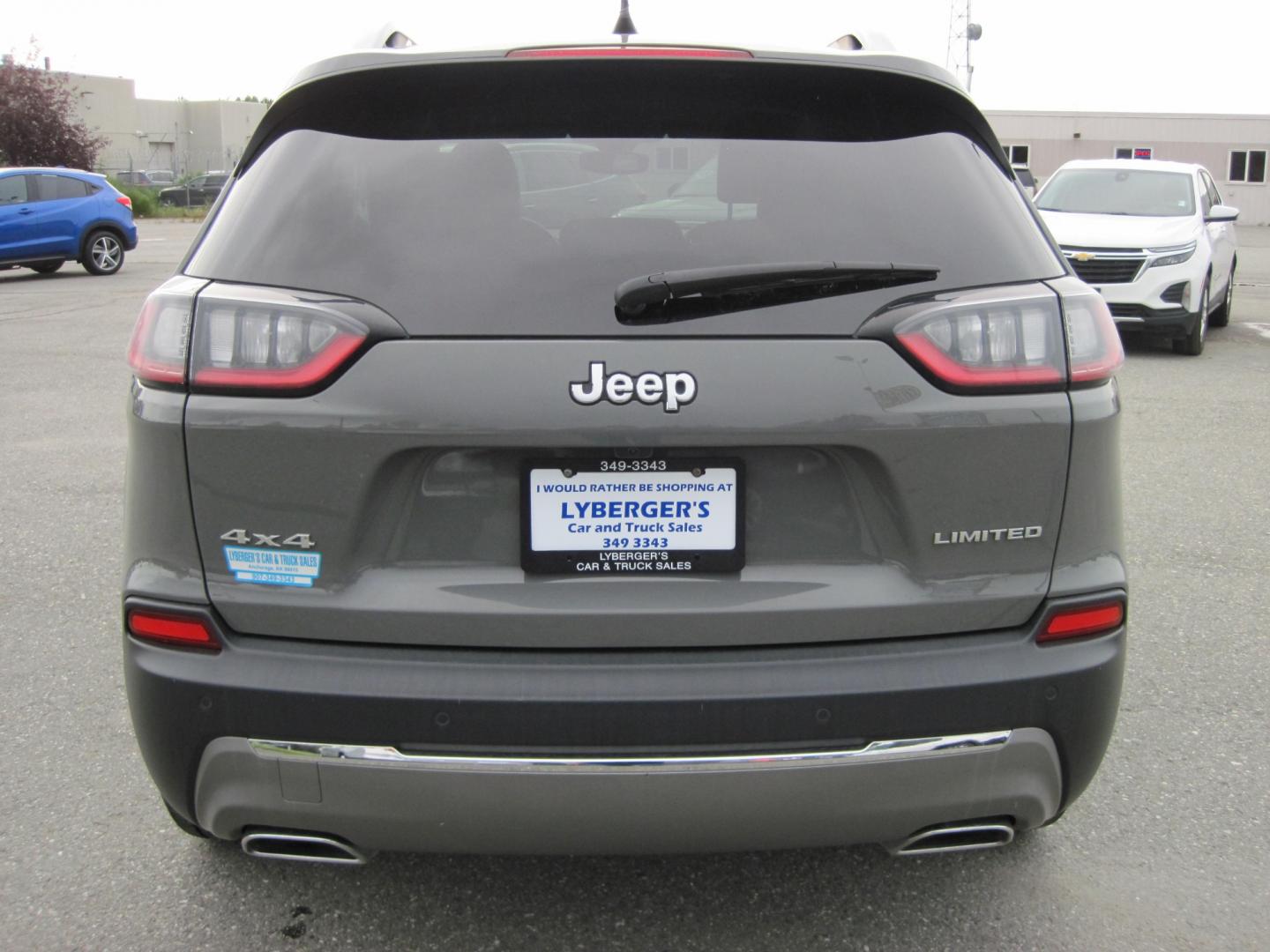 2020 gray /black Jeep Cherokee Limited 4WD (1C4PJMDX9LD) with an 3.2L V6 DOHC 24V engine, 9A transmission, located at 9530 Old Seward Highway, Anchorage, AK, 99515, (907) 349-3343, 61.134140, -149.865570 - Photo#3