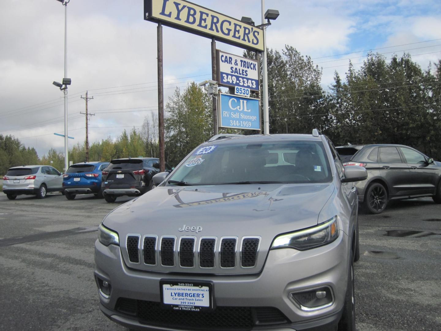 2020 silver /black Jeep Cherokee Limited 4WD (1C4PJMDX8LD) with an 3.2L V6 DOHC 24V engine, 9A transmission, located at 9530 Old Seward Highway, Anchorage, AK, 99515, (907) 349-3343, 61.134140, -149.865570 - Photo#1