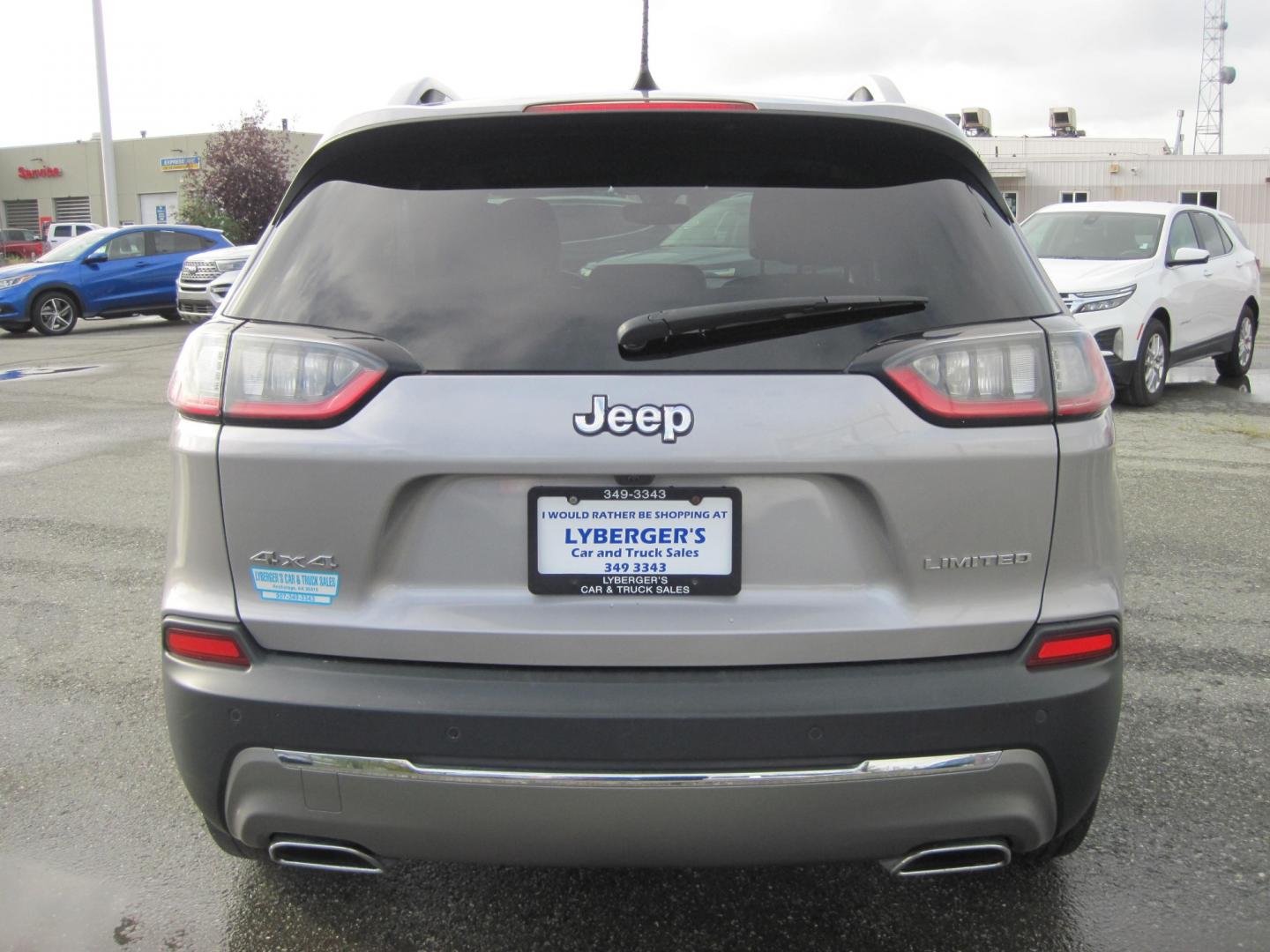 2020 silver /black Jeep Cherokee Limited 4WD (1C4PJMDX8LD) with an 3.2L V6 DOHC 24V engine, 9A transmission, located at 9530 Old Seward Highway, Anchorage, AK, 99515, (907) 349-3343, 61.134140, -149.865570 - Photo#3