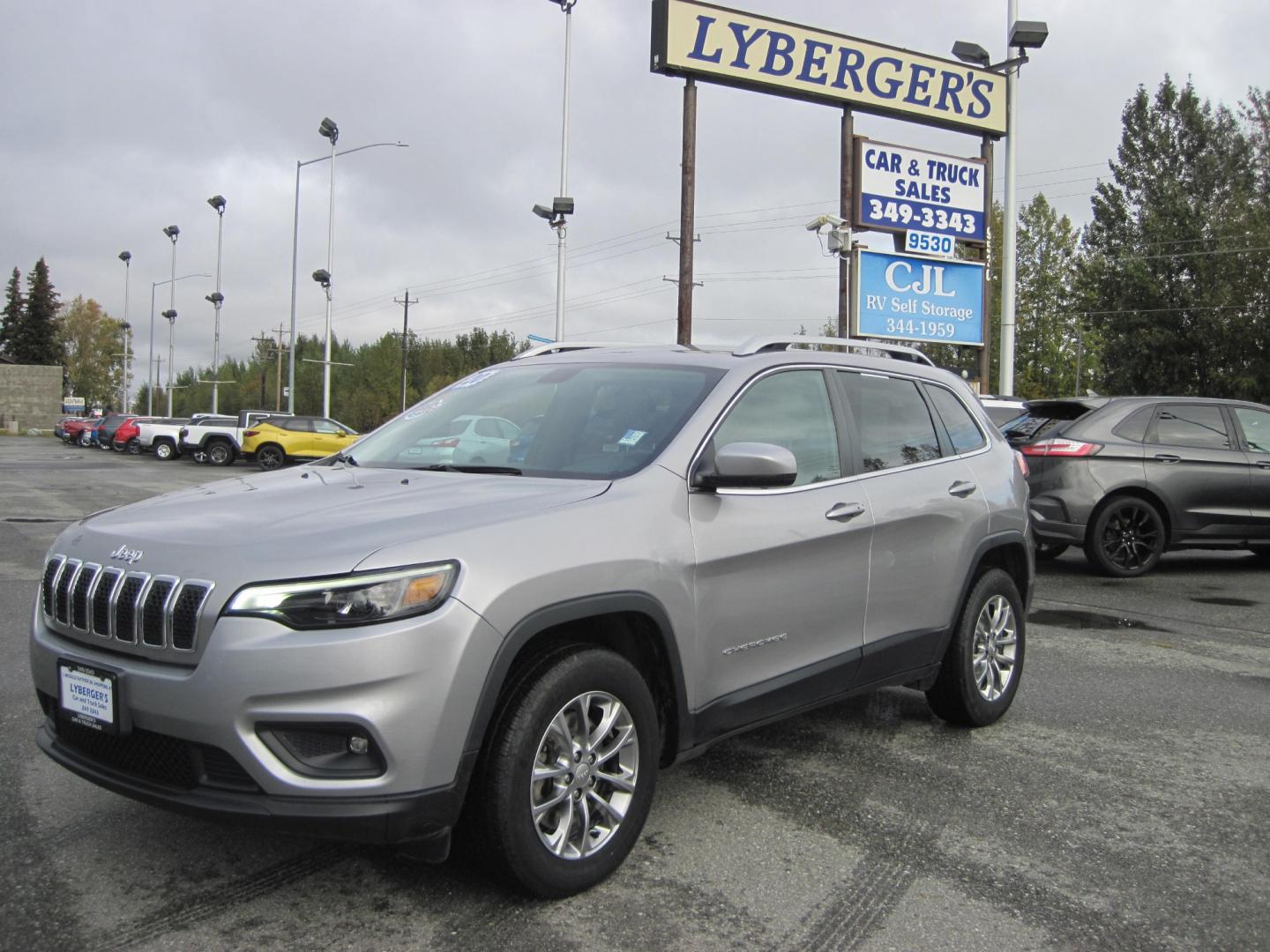 2020 silver /black Jeep Cherokee Latitude Plus 4WD (1C4PJMLB8LD) with an 2.4L L4 DOHC 16V engine, 9A transmission, located at 9530 Old Seward Highway, Anchorage, AK, 99515, (907) 349-3343, 61.134140, -149.865570 - Nice Jeep Cherokee Latitude Plus 4WD come take a test drive - Photo#0