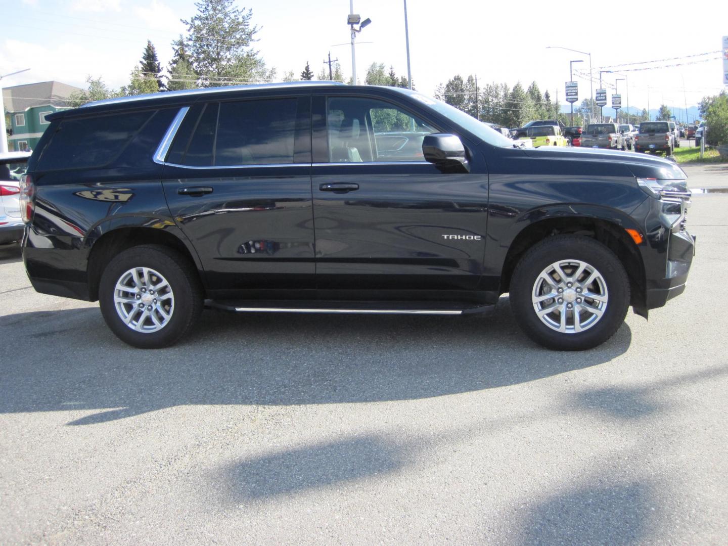 2021 black /black Chevrolet Tahoe LT 4WD (1GNSKNKDXMR) with an 5.3L V8 OHV 16V engine, 10A transmission, located at 9530 Old Seward Highway, Anchorage, AK, 99515, (907) 349-3343, 61.134140, -149.865570 - NIce Chevrolet Tahoe LT 4WD come take a test drive - Photo#2