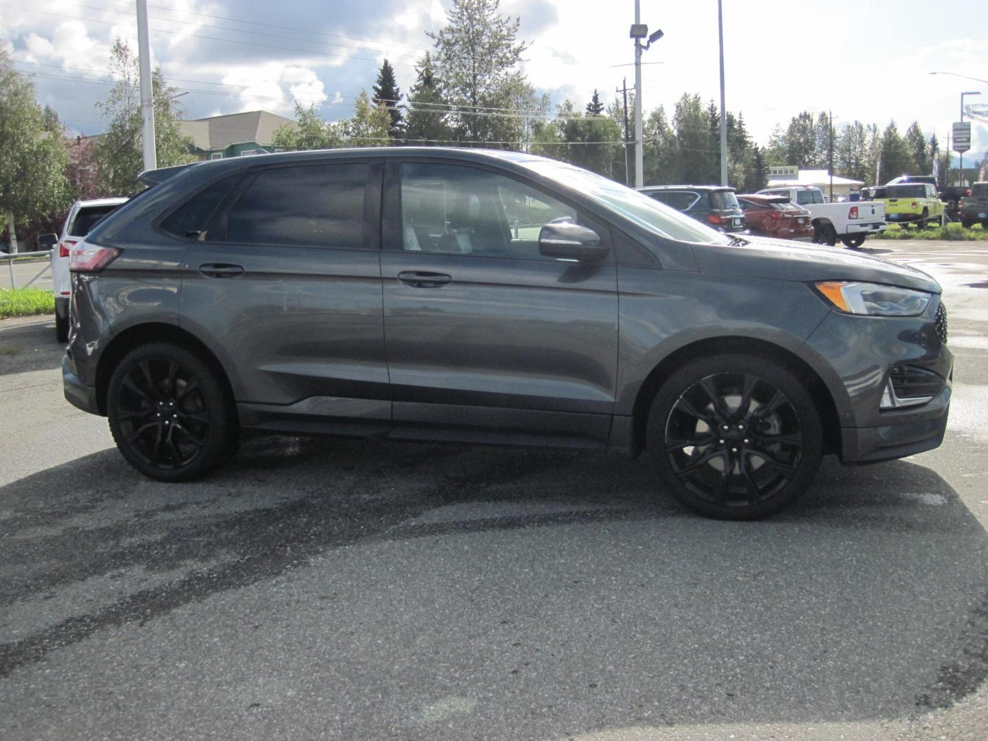 2019 gray /black Ford Edge Sport AWD (2FMPK4AP0KB) with an 2.7L V6 DOCH 24V engine, 6A transmission, located at 9530 Old Seward Highway, Anchorage, AK, 99515, (907) 349-3343, 61.134140, -149.865570 - Nice Ford Edge ST AWD come take a test drive - Photo#2