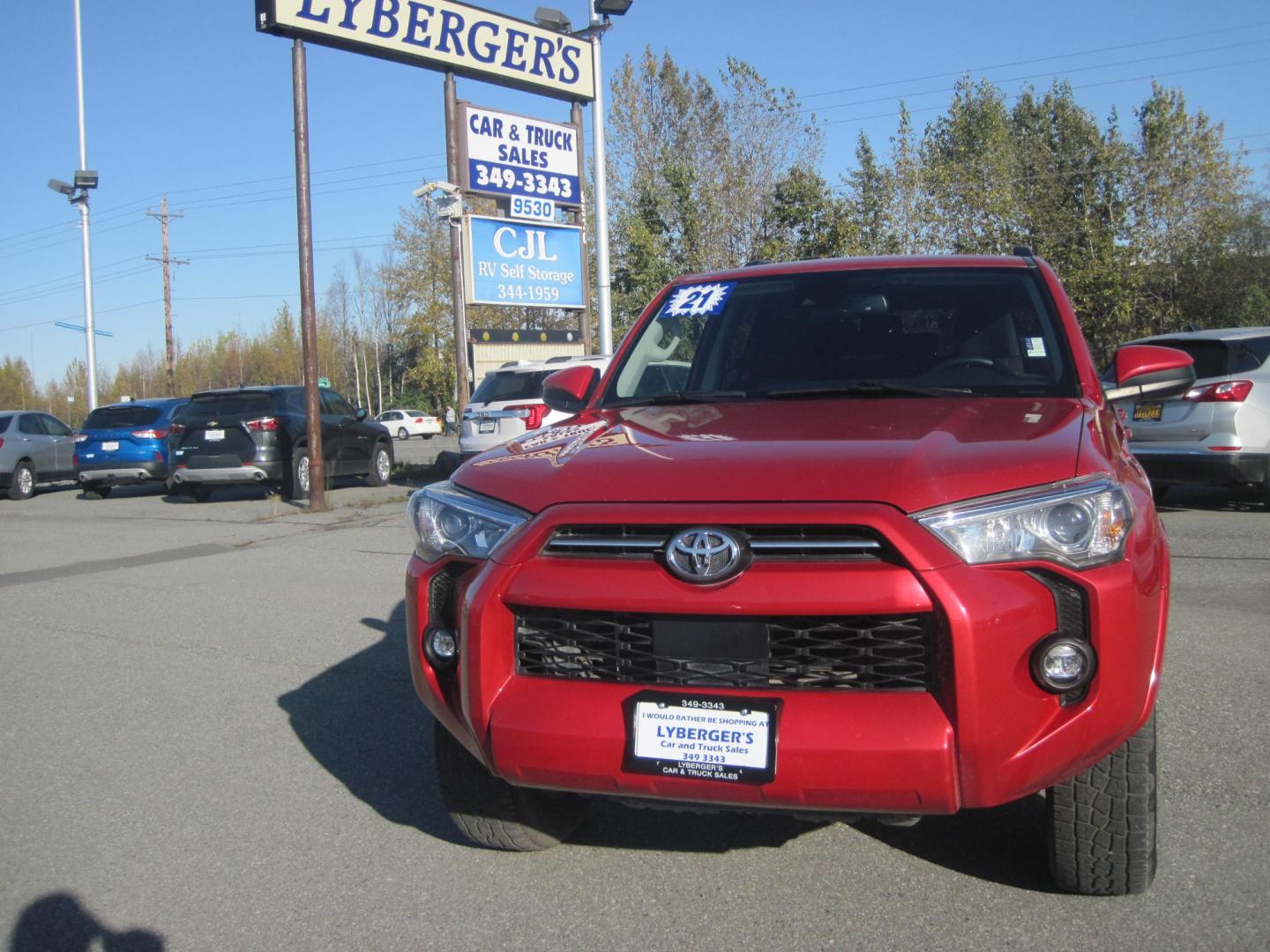 2021 red /black Toyota 4Runner SR5 4WD (JTEMU5JR5M5) with an 4.0L V6 DOHC 24V engine, 5A transmission, located at 9530 Old Seward Highway, Anchorage, AK, 99515, (907) 349-3343, 61.134140, -149.865570 - Nice Toyota 4 Runner SR5 4wd with third row and tow package come take a test drive - Photo#1