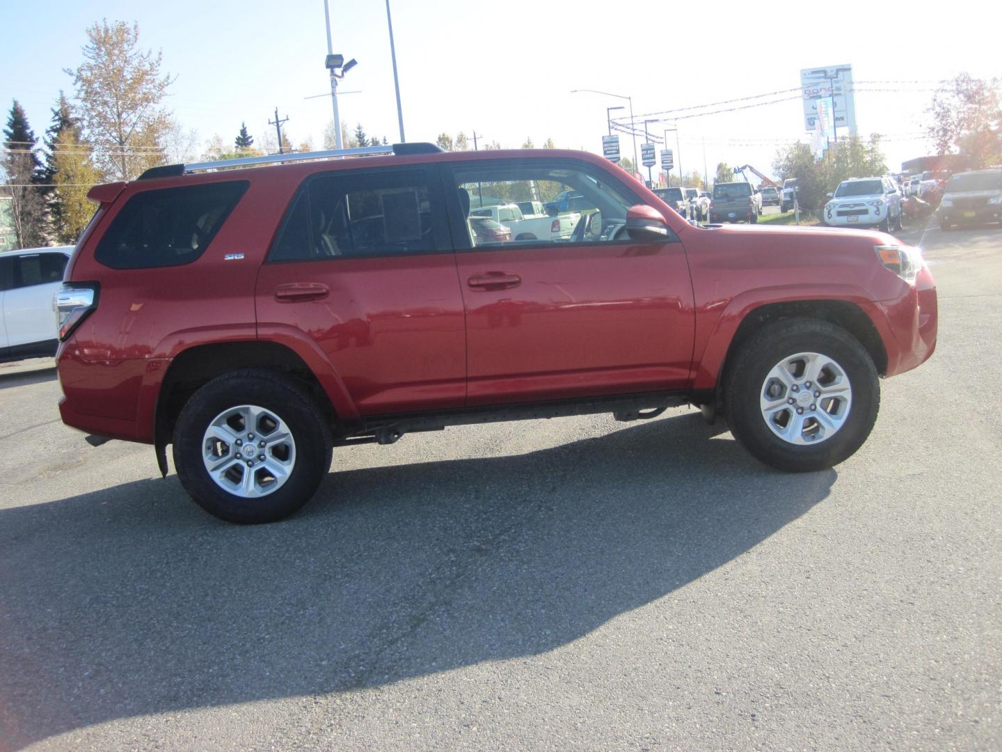 2021 red /black Toyota 4Runner SR5 4WD (JTEMU5JR5M5) with an 4.0L V6 DOHC 24V engine, 5A transmission, located at 9530 Old Seward Highway, Anchorage, AK, 99515, (907) 349-3343, 61.134140, -149.865570 - Nice Toyota 4 Runner SR5 4wd with third row and tow package come take a test drive - Photo#2