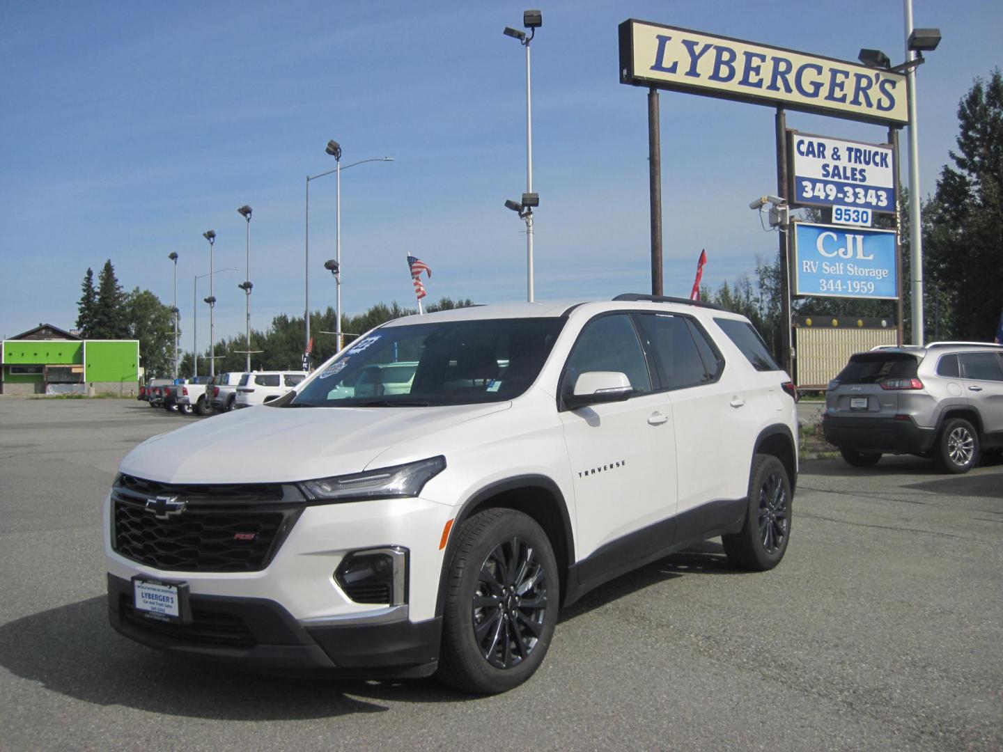 2022 white /black Chevrolet Traverse RS AWD (1GNEVJKW4NJ) with an 3.6L V6 DOHC 24V engine, 9A transmission, located at 9530 Old Seward Highway, Anchorage, AK, 99515, (907) 349-3343, 61.134140, -149.865570 - Photo#0