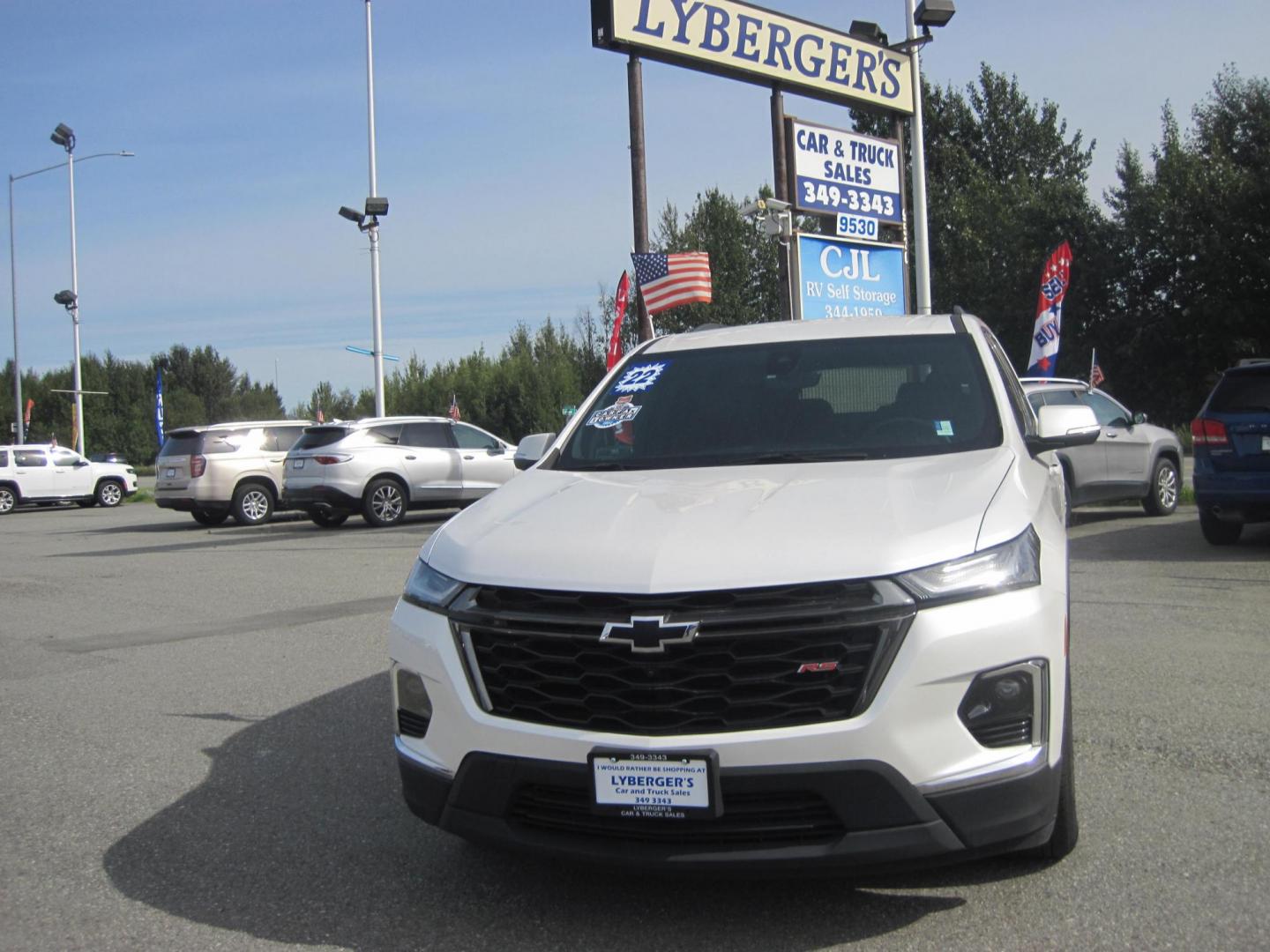 2022 white /black Chevrolet Traverse RS AWD (1GNEVJKW4NJ) with an 3.6L V6 DOHC 24V engine, 9A transmission, located at 9530 Old Seward Highway, Anchorage, AK, 99515, (907) 349-3343, 61.134140, -149.865570 - Photo#1