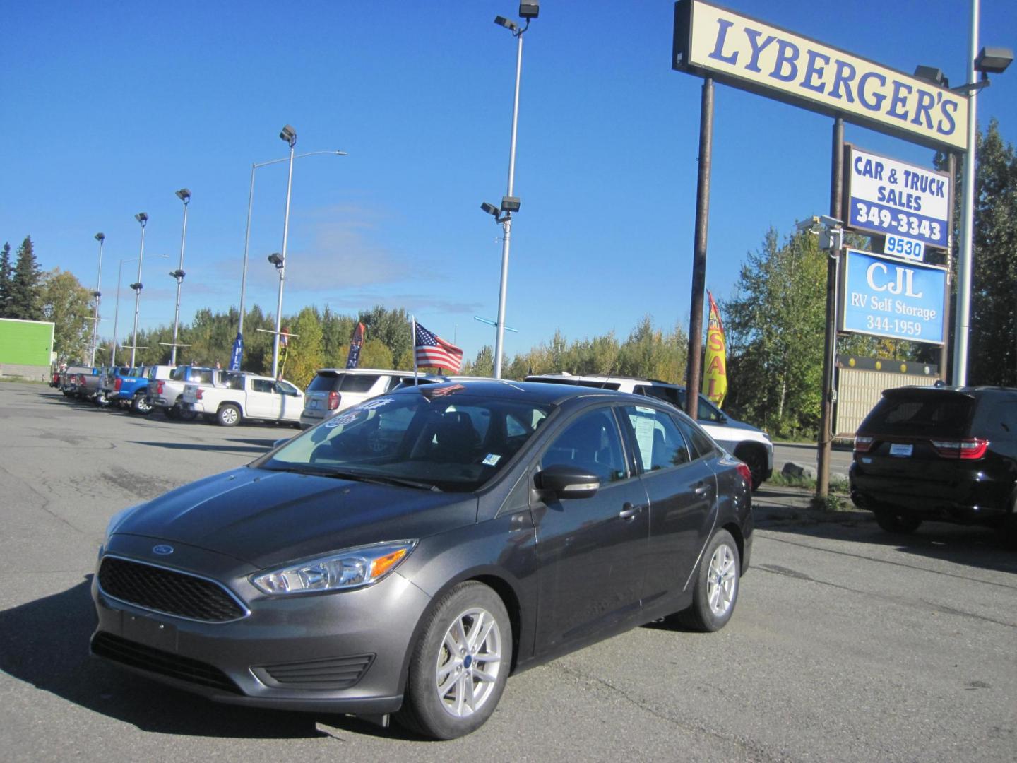 2017 gray /gray Ford Focus SE Sedan (1FADP3F24HL) with an 2.0L L4 DOHC 16V engine, located at 9530 Old Seward Highway, Anchorage, AK, 99515, (907) 349-3343, 61.134140, -149.865570 - Photo#0