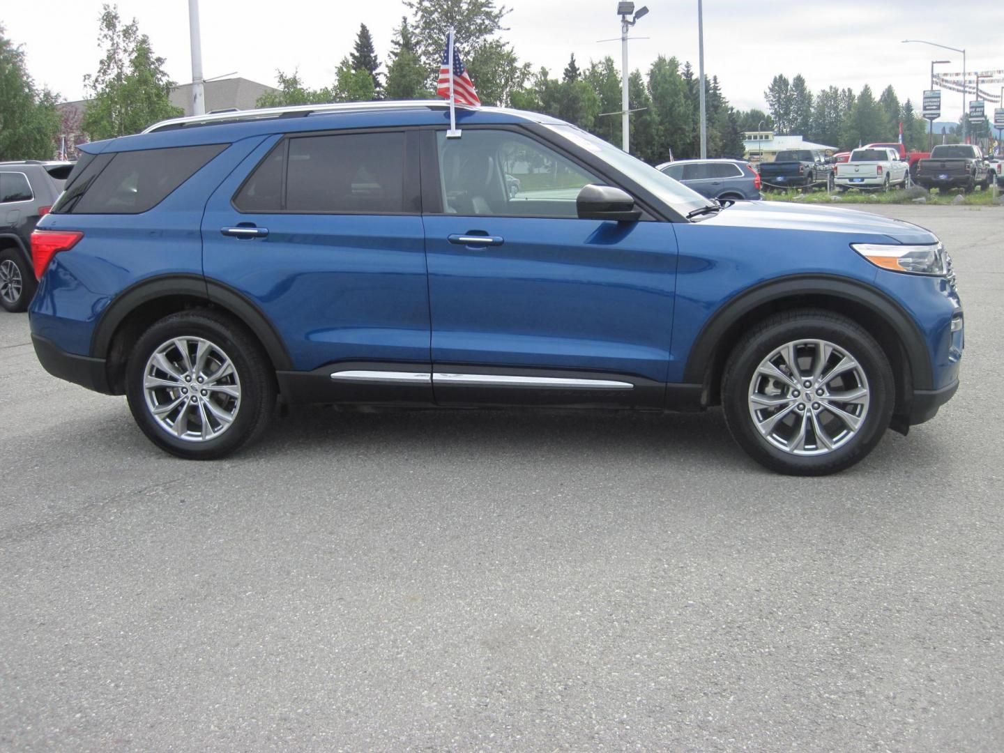 2022 blue /black Ford Explorer Limited AWD (1FMSK8FH7NG) with an 2.3L L4 DOHC 16V engine, 10A transmission, located at 9530 Old Seward Highway, Anchorage, AK, 99515, (907) 349-3343, 61.134140, -149.865570 - Nice Ford Explorer Limited Come take a test drive - Photo#2