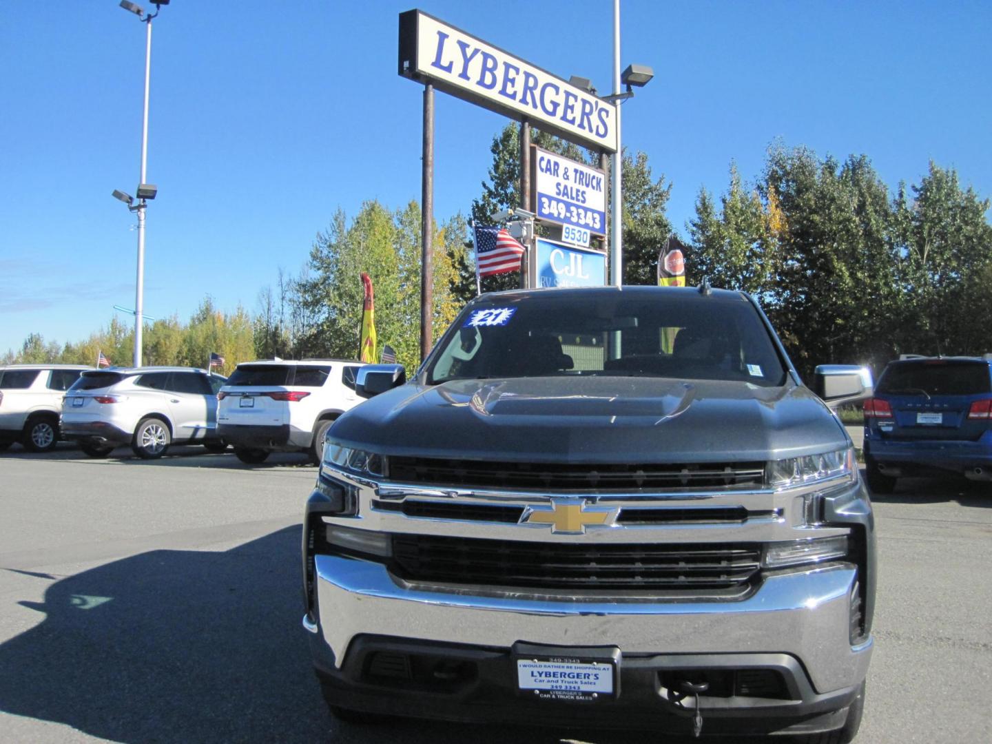 2021 gray /gray Chevrolet Silverado 1500 LT Crew Cab 4WD (1GCUYDED5MZ) with an 5.3L V8 OHV 16V engine, 6A transmission, located at 9530 Old Seward Highway, Anchorage, AK, 99515, (907) 349-3343, 61.134140, -149.865570 - Photo#1