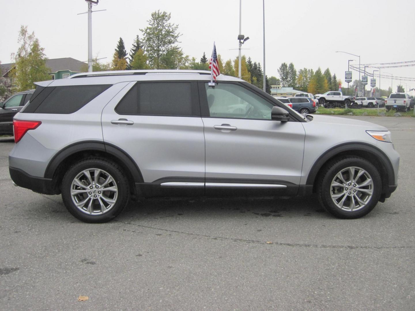 2021 silver /black Ford Explorer Limited AWD (1FMSK8FH5MG) with an 2.3L L4 DOHC 16V engine, 10A transmission, located at 9530 Old Seward Highway, Anchorage, AK, 99515, (907) 349-3343, 61.134140, -149.865570 - Nice Ford Explorer Limited come take a test drive - Photo#2