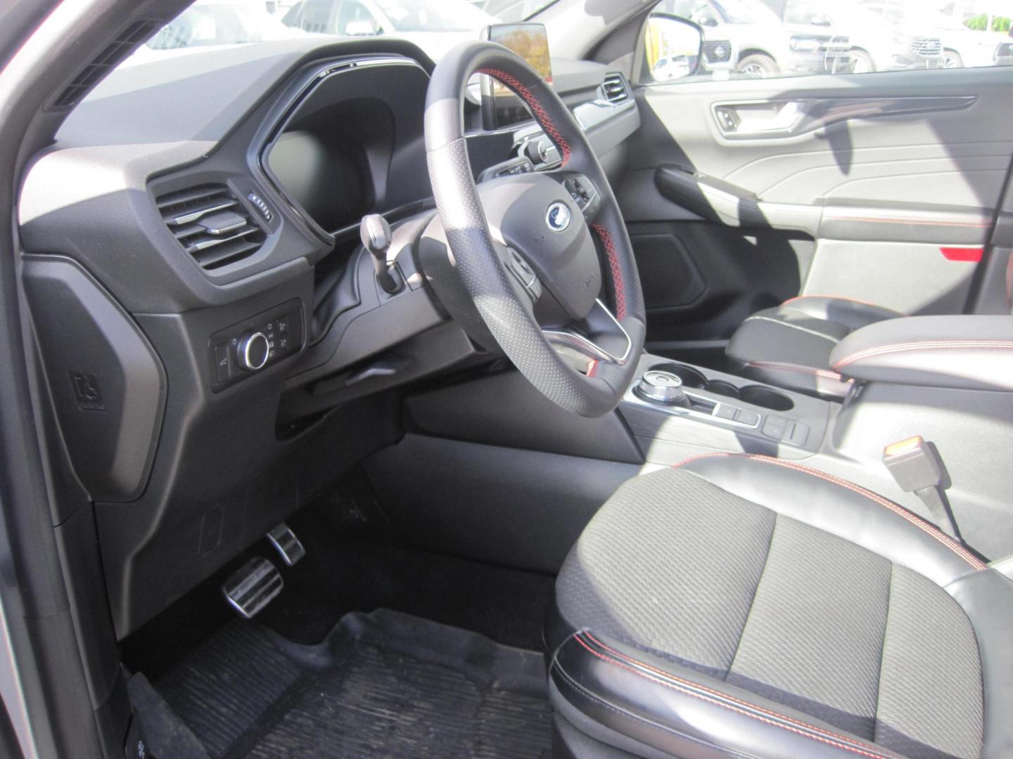 2023 silver /black Ford Escape ST-Line AWD (1FMCU9MN6PU) with an 1.5L L3 engine, 8A transmission, located at 9530 Old Seward Highway, Anchorage, AK, 99515, (907) 349-3343, 61.134140, -149.865570 - Nice Ford Escape Come take a test drive - Photo#8