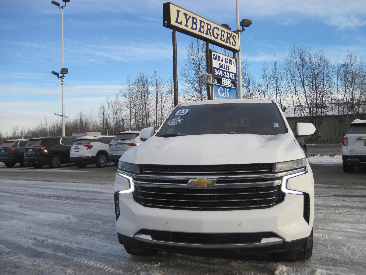 2023 white /black Chevrolet Suburban LT 4WD (1GNSKCKD5PR) with an 5.3L V8 OHV 16V engine, 10A transmission, located at 9530 Old Seward Highway, Anchorage, AK, 99515, (907) 349-3343, 61.134140, -149.865570 - Nice Chevrolet Suburban LT come take a test drive - Photo#1