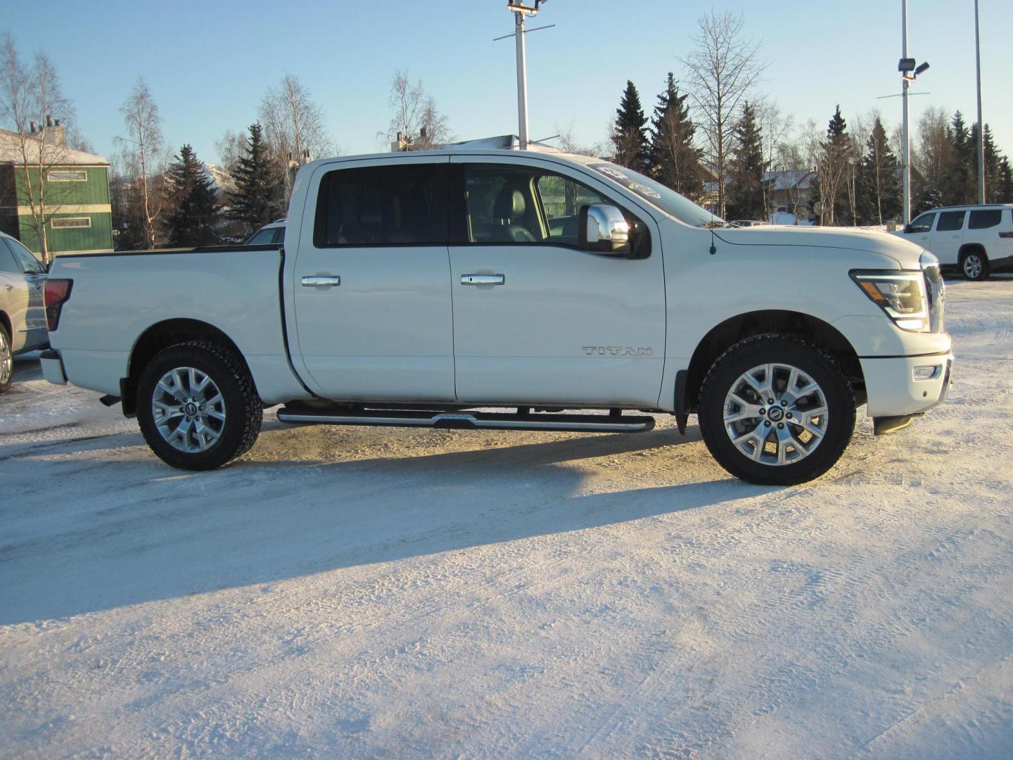 2021 white /black Nissan Titan SL Crew Cab 4WD (1N6AA1ED5MN) with an 5.6L V8 DOHC 32V engine, 9A transmission, located at 9530 Old Seward Highway, Anchorage, AK, 99515, (907) 349-3343, 61.134140, -149.865570 - Photo#1