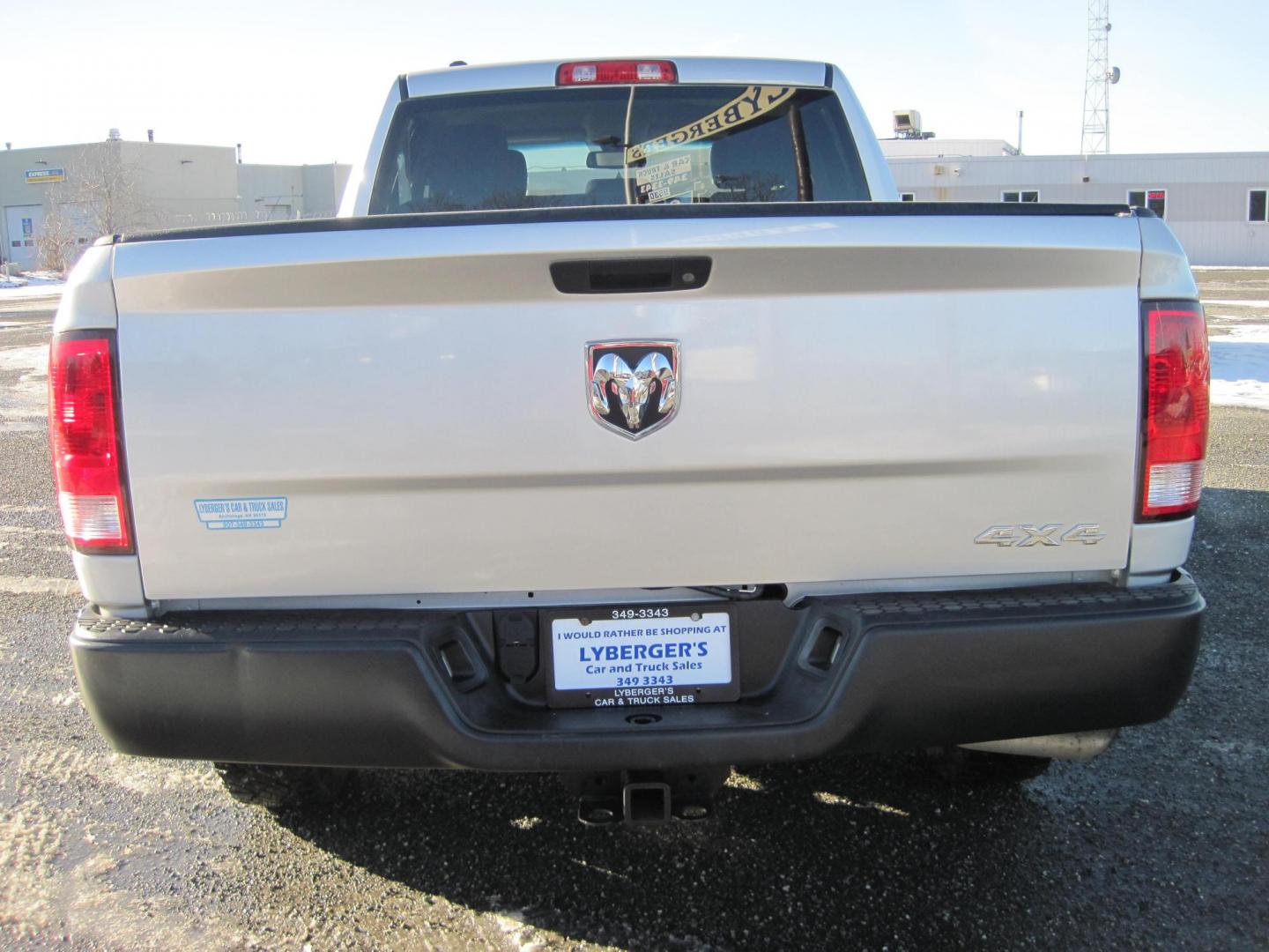 2016 silver /gray RAM 1500 Tradesman Quad Cab 4WD (1C6RR7FG7GS) with an 3.6L V6 DOHC 24V FFV engine, 6A transmission, located at 9530 Old Seward Highway, Anchorage, AK, 99515, (907) 349-3343, 61.134140, -149.865570 - Low Miles on the Ram 1500 Quad cab come take a test drive - Photo#4